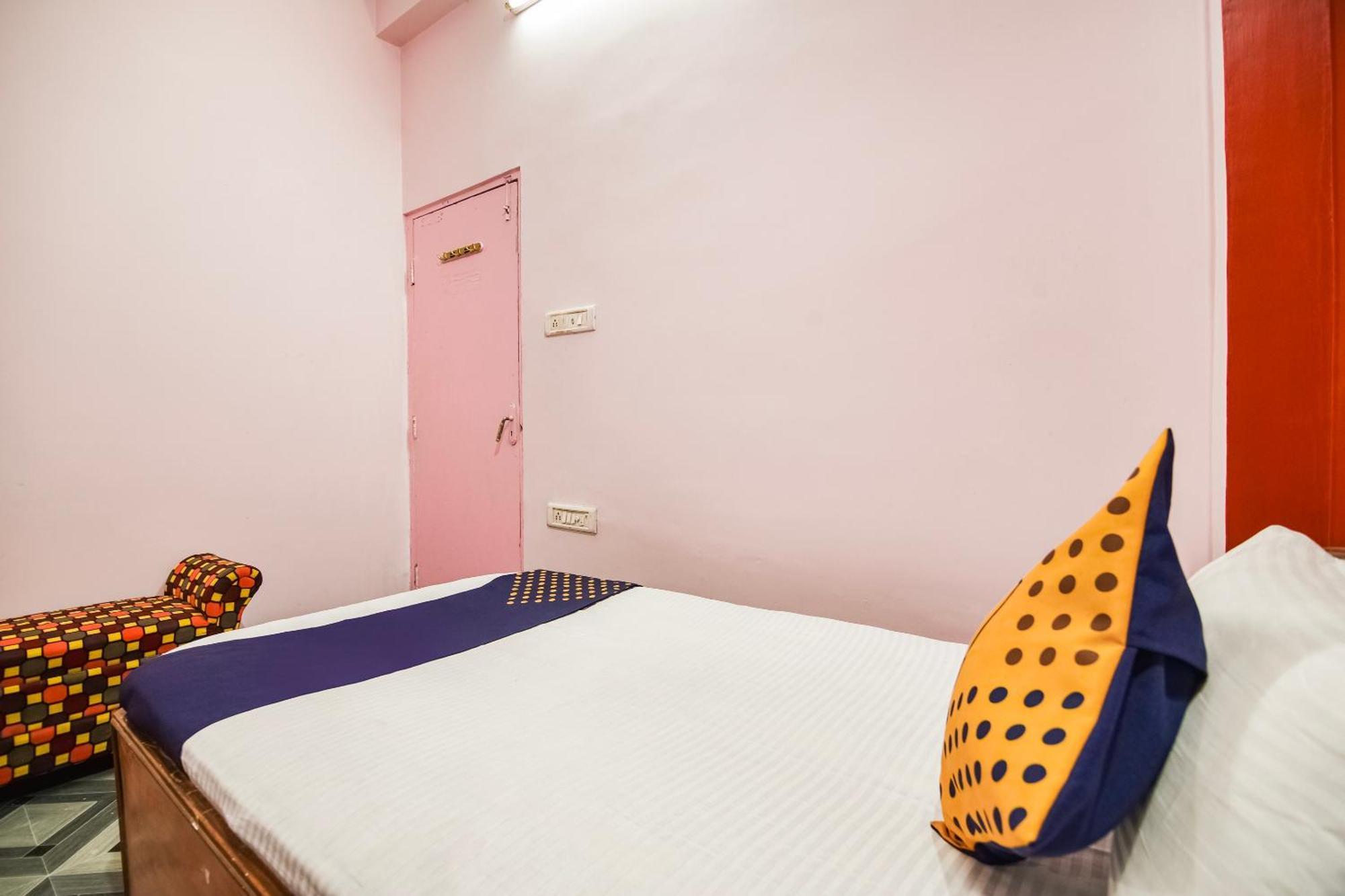 สปอต ออน 66948 โฮเต็ล มิดทาวน์ Hotel Gondia ภายนอก รูปภาพ