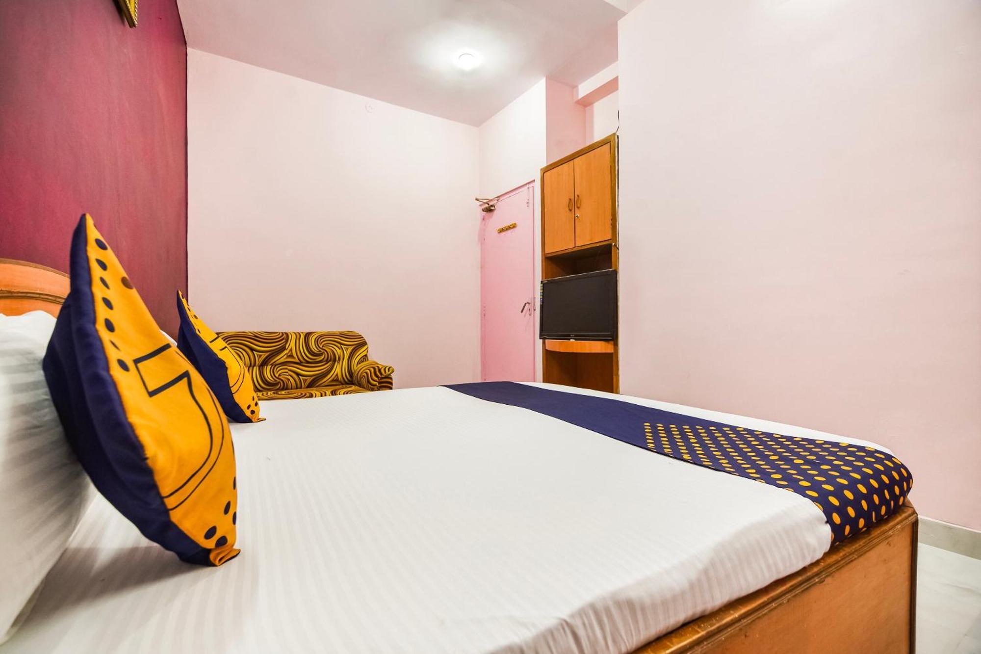 สปอต ออน 66948 โฮเต็ล มิดทาวน์ Hotel Gondia ภายนอก รูปภาพ